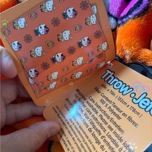 HELLO KITTY PLUSH ORANGE TRICK OR TREAT BLANKET - Picture 4 of 7